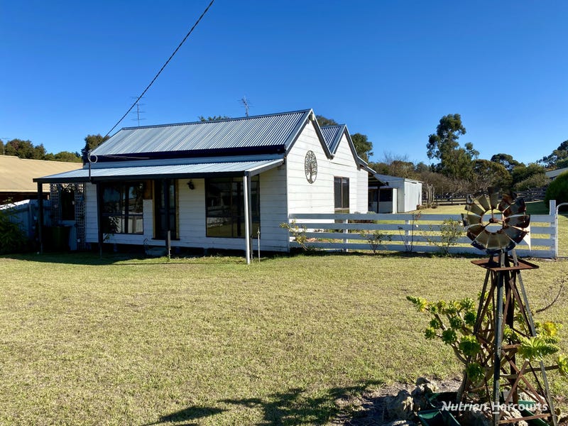 17 Russell Street, Casterton, Vic 3311 Property Details