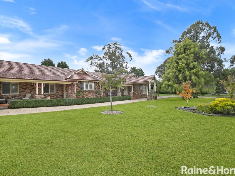 52 Highland Drive, Bowral, NSW 2576
