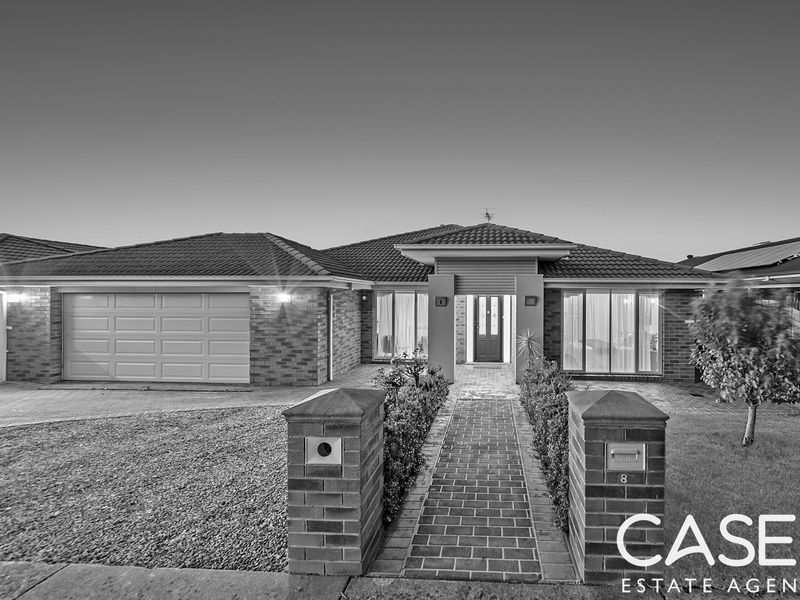 8 Brookland Greens Boulevard, Cranbourne, Vic 3977 Property Details