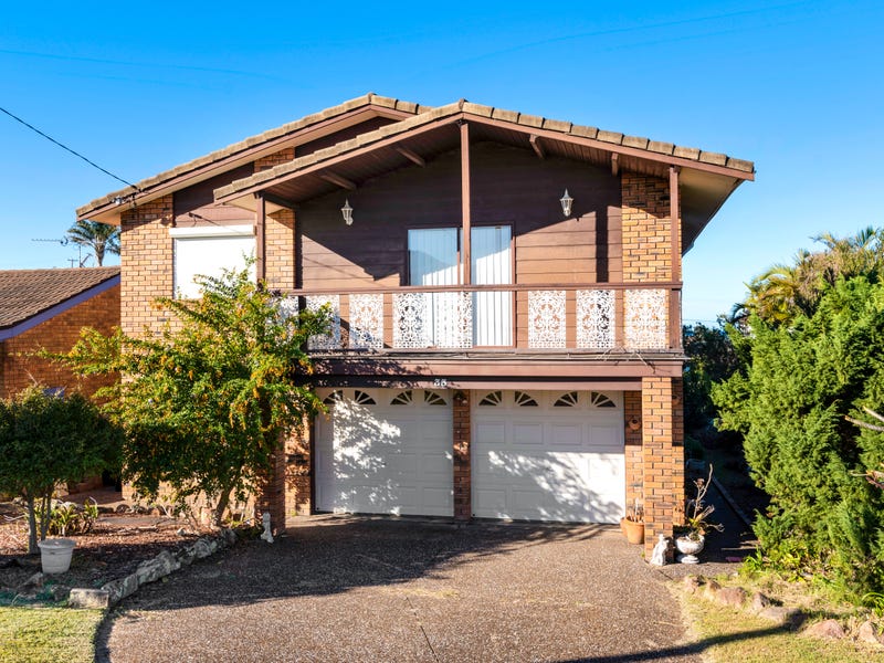 33 Macquarie Grove, Caves Beach, NSW 2281