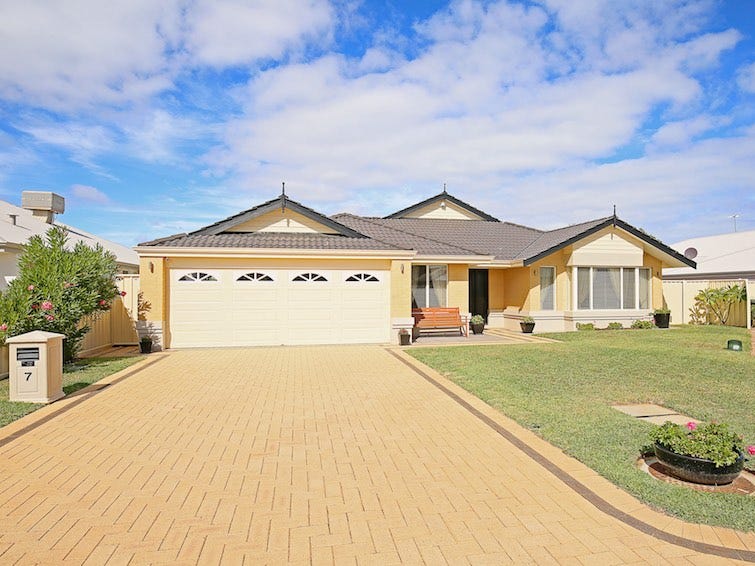 7 Coila Bend, Lakelands, WA 6180 Property Details