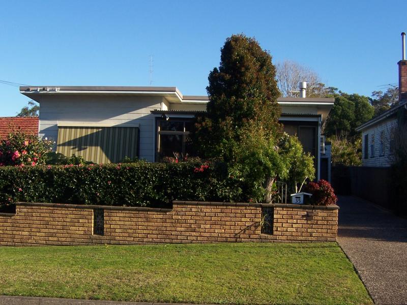 35 Ambrose Street, Carey Bay, NSW 2283