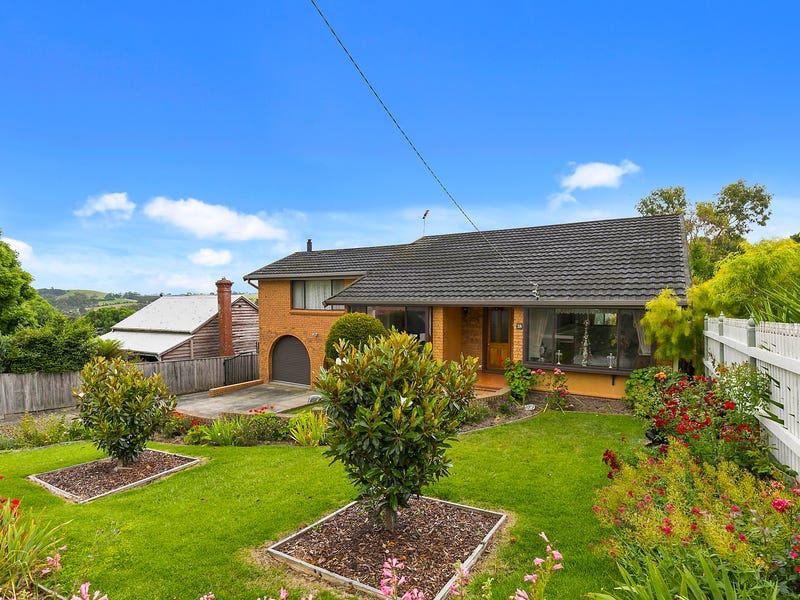 18 BENA ROAD, Korumburra, Vic 3950 Property Details