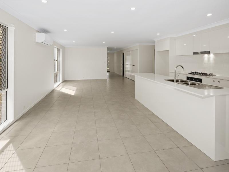 43 Oxenham Circuit, Augustine Heights, QLD 4300