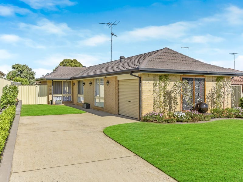 32 Crommelin Cres, St Helens Park, NSW 2560
