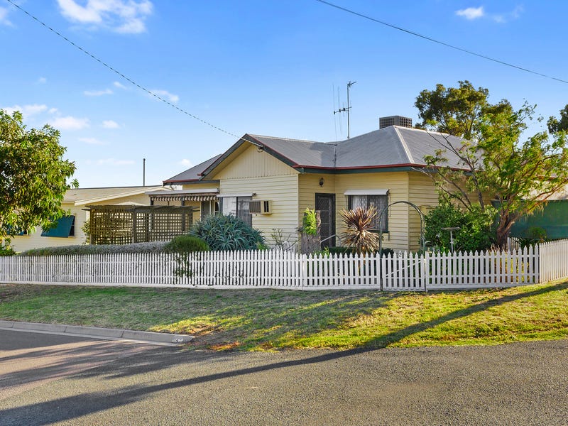 2 Bolt Street, Long Gully, VIC 3550