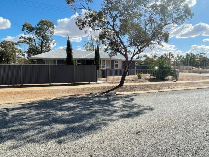 18 Padbury Street, Moora, WA 6510 House for Sale