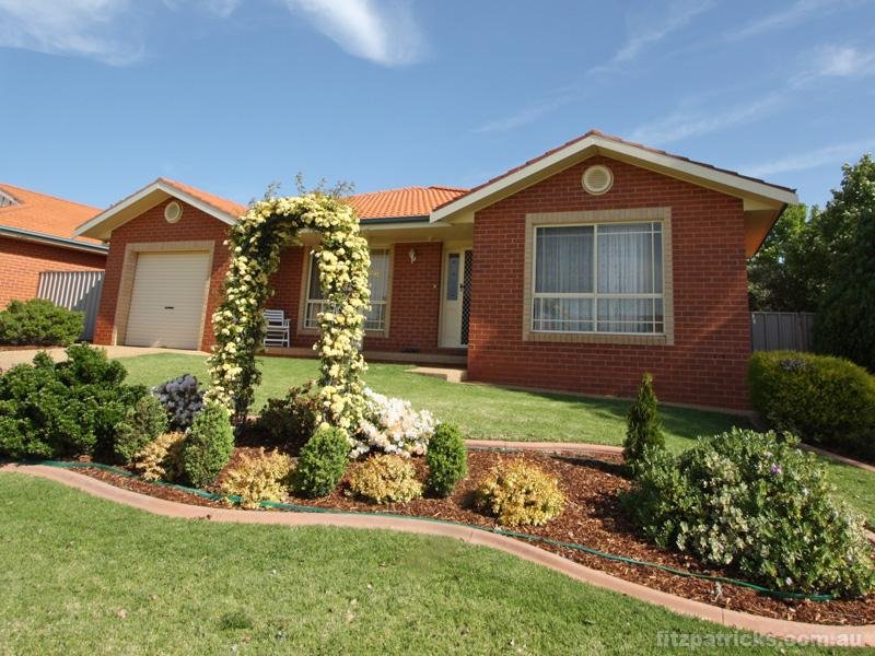 2/12 Kaloona Drive, Bourkelands, NSW 2650 Property Details