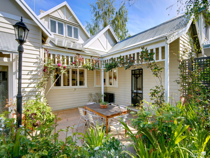 8 BUCKLAND AVENUE, Newtown, Vic 3220 Property Details