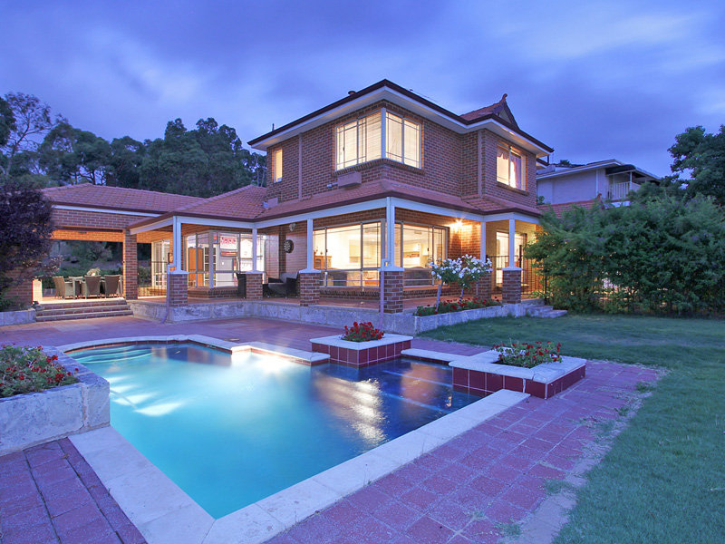 16 High Peak Place, Lesmurdie, WA 6076 Property Details