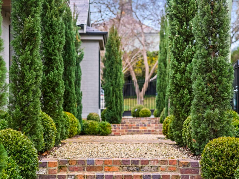 1 Lawrenny Court, Toorak, Vic 3142 Property Details