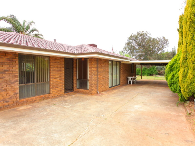 100 Brookton Highway, Kelmscott, WA 6111