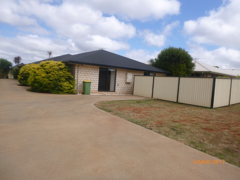 1/11 Tessmanns Road, Kingaroy, QLD 4610
