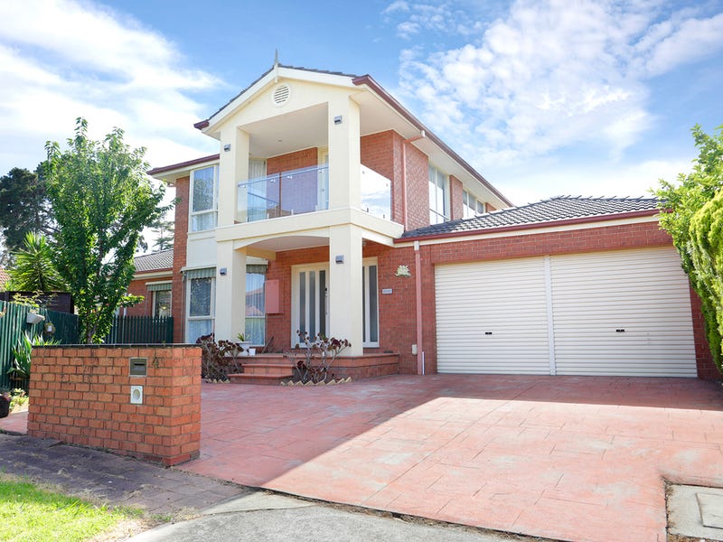 4 Fiona Court, Glen Waverley, Vic 3150 House for Sale