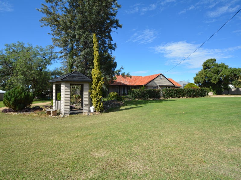 36 Wallace St, Warwick, Qld 4370 Property Details