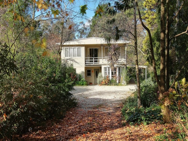 10 Noble Street, Bullaburra, NSW 2784 Property Details