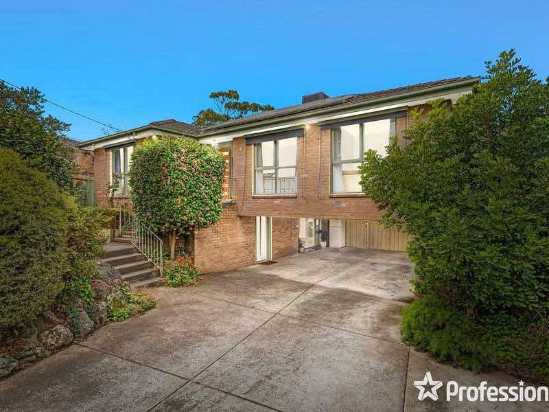 4 Crown Point, Chirnside Park, VIC 3116 - realestate.com.au