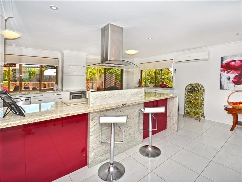 1 Enfield Crescent Battery Hill Qld 4551 Property Details