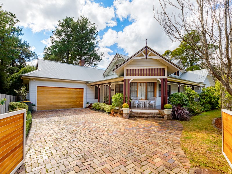 62 Darwin Avenue, Wentworth Falls, NSW 2782