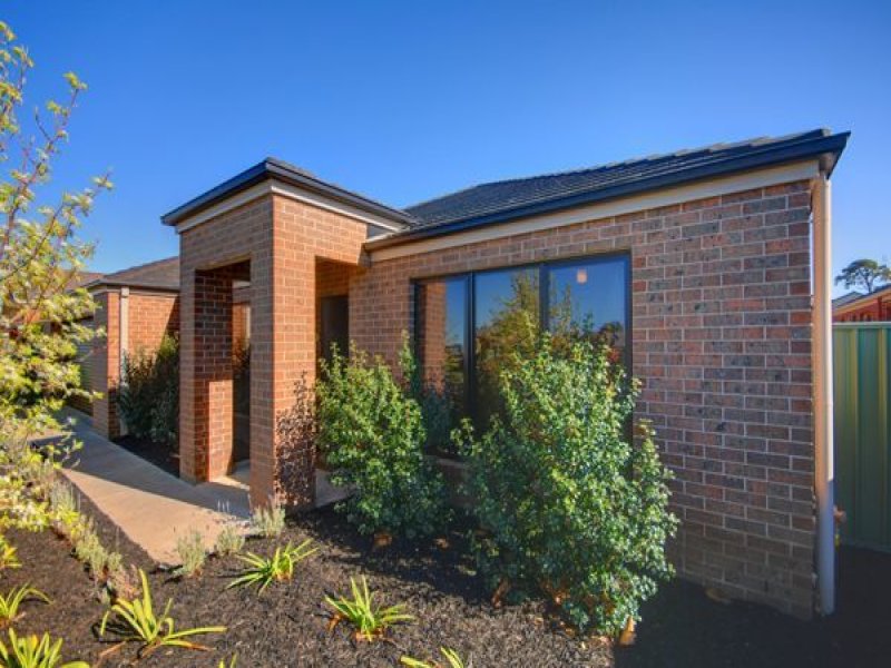 70 Stirling Drive, Lake Gardens, VIC 3355