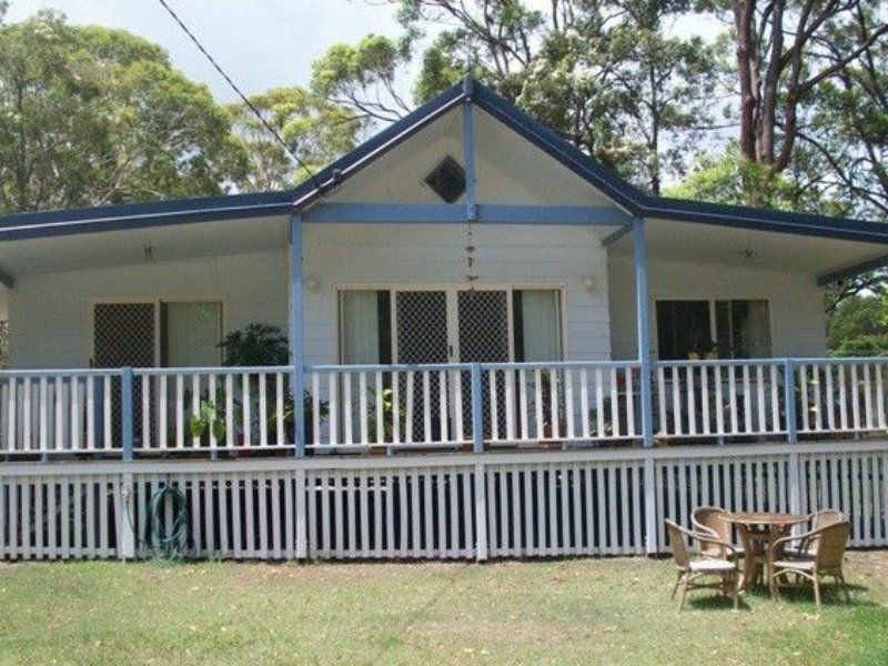 4 Noogie Street, Macleay Island, QLD 4184