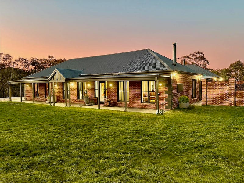 18 Borrowpit Road, Meadow Flat, NSW 2795