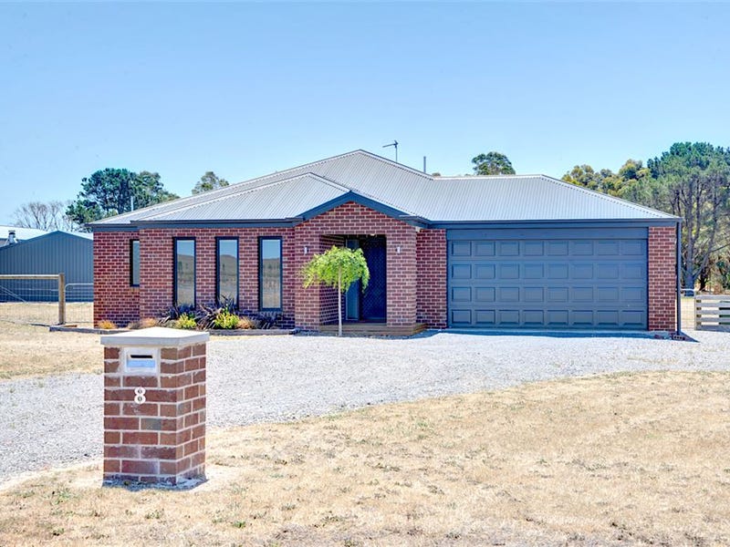 8 Diamond Drive, Cardigan Village, VIC 3352