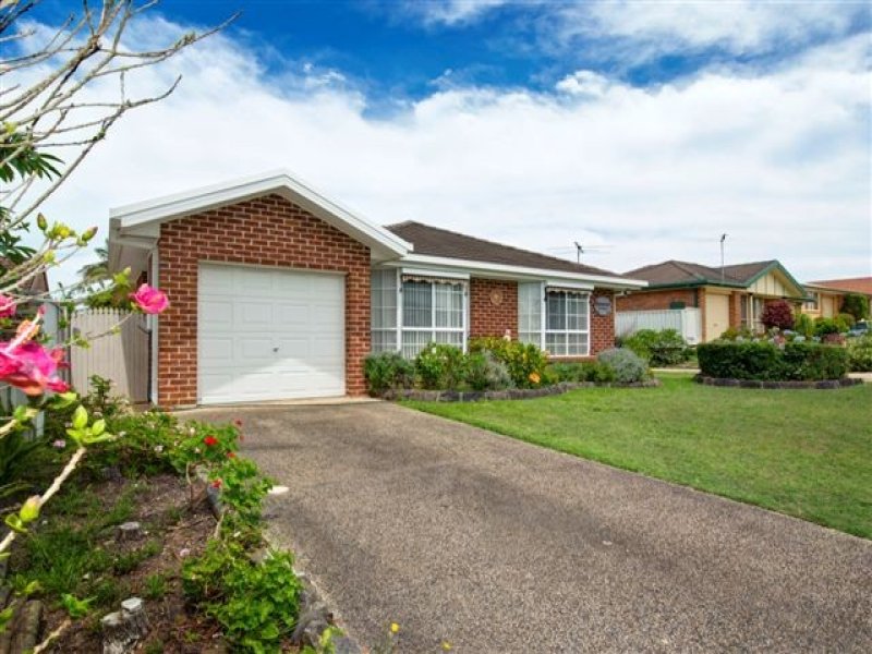 9 Caves Beach Road, Caves Beach, NSW 2281