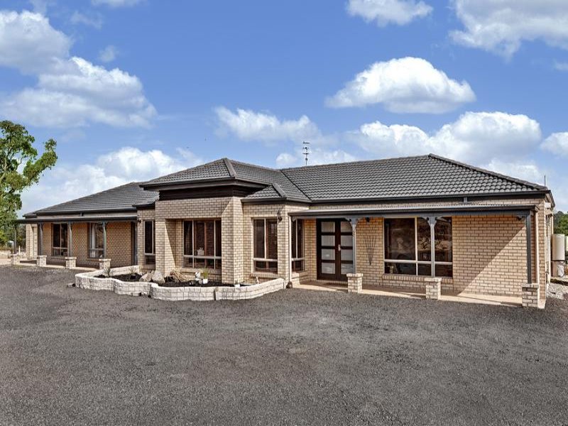 6 TIMBERTOP RISE, Broadford, Vic 3658 Property Details