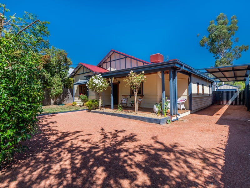 11 Alice Street, Queanbeyan, NSW 2620 Property Details