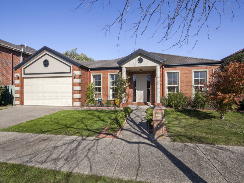17 Faversham Avenue, Lake Gardens, VIC 3355