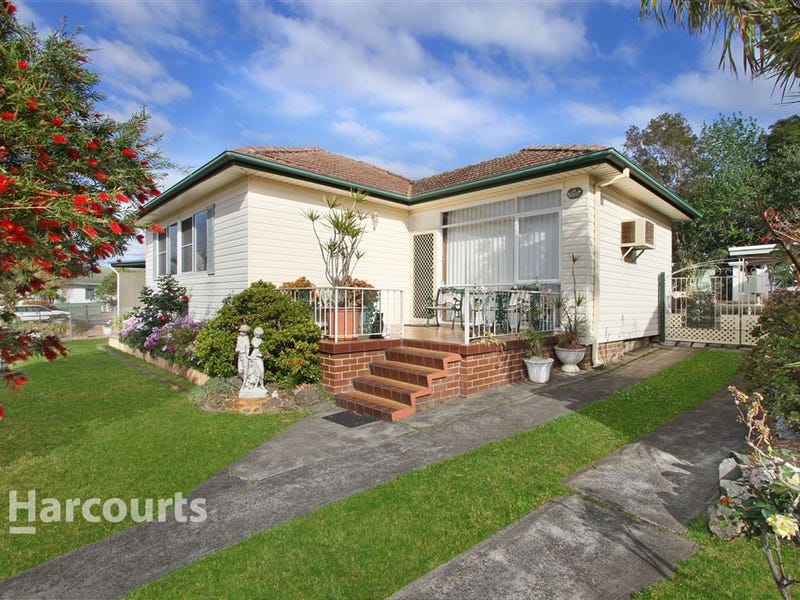 14 Gloucester Cres, Dapto, NSW 2530