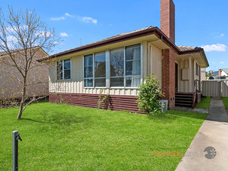 9 Hamilton Cres, Corryong, Vic 3707 Property Details