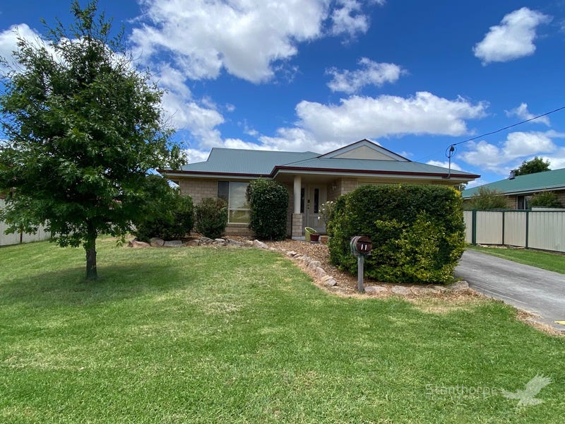 11 Barton Street, Stanthorpe, QLD 4380