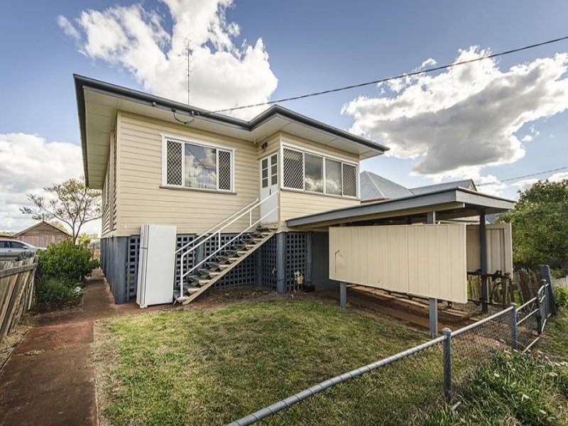 2 Kelfield Street, North Toowoomba, QLD 4350