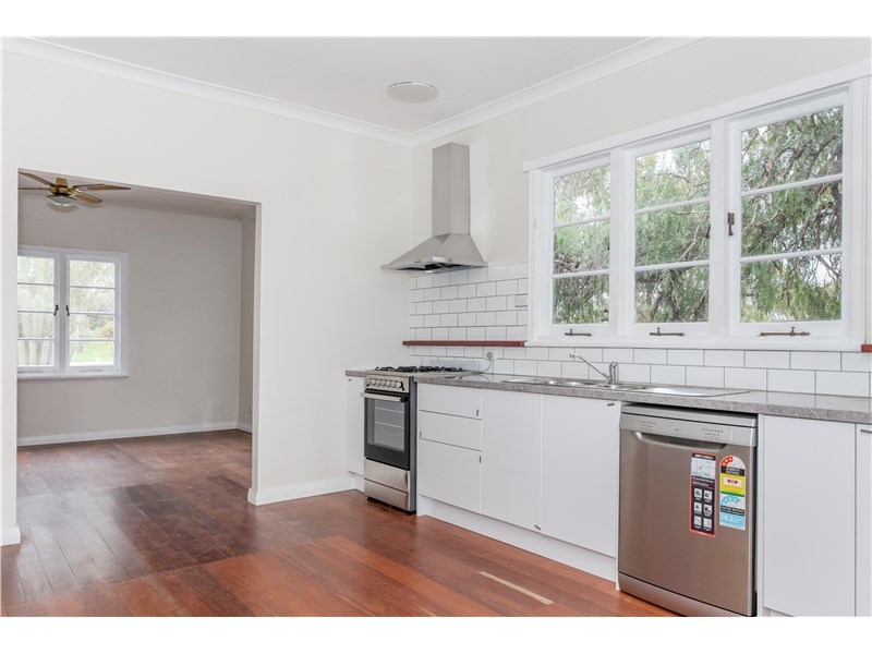 72 Thomas Street, Spencers Brook, WA 6401