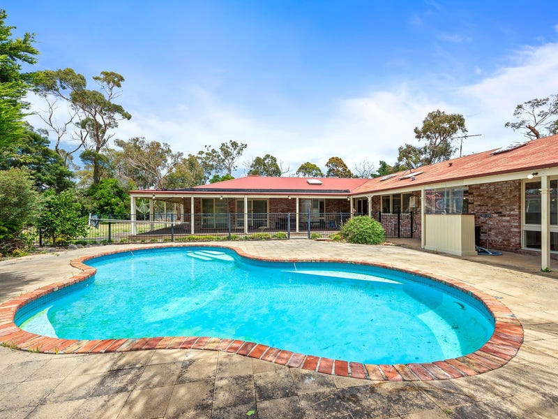 8 Winona Road, Mount Eliza, VIC 3930