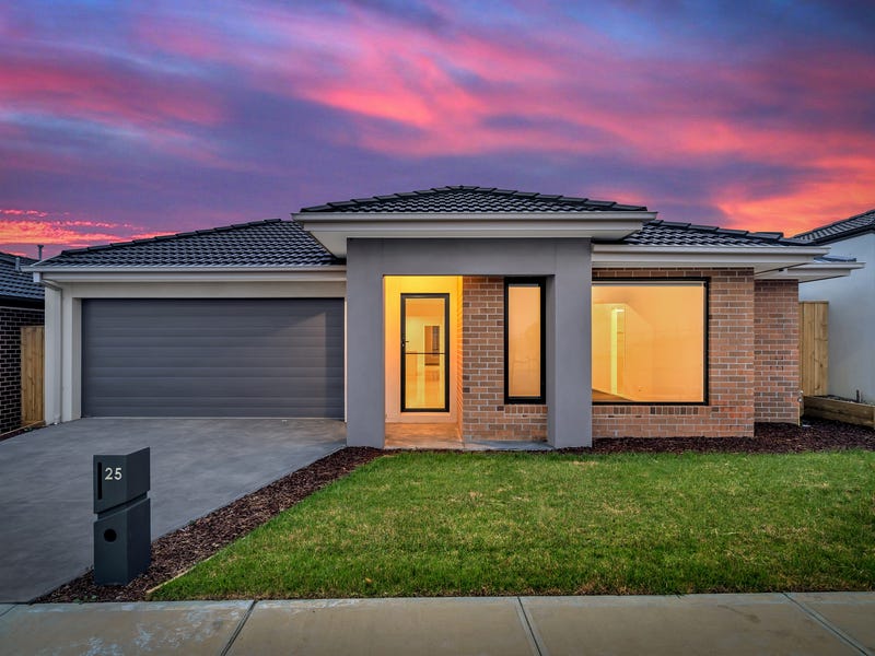 Houses for Sale in Clyde North, VIC 3978