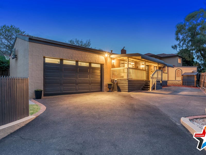 18 Batterbee Drive, Mooroolbark, VIC 3138