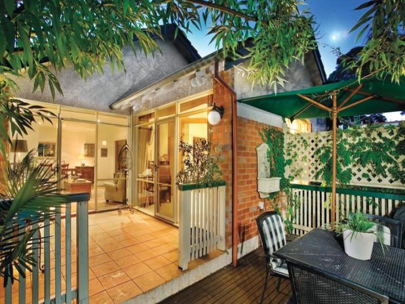 4/22 Rochester Road, Canterbury, Vic 3126 Property Details