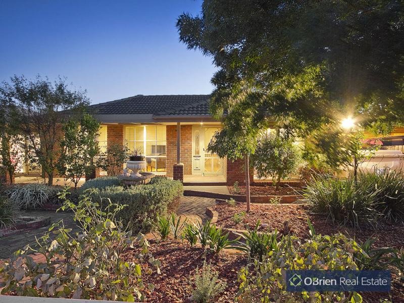17 Lodge Crescent, Berwick, Vic 3806 Property Details