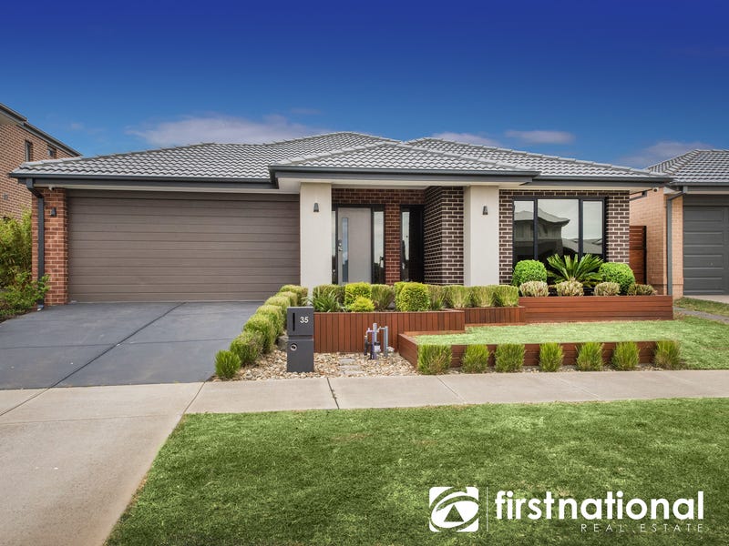 35 Riverstone Boulevard, Clyde North, VIC 3978
