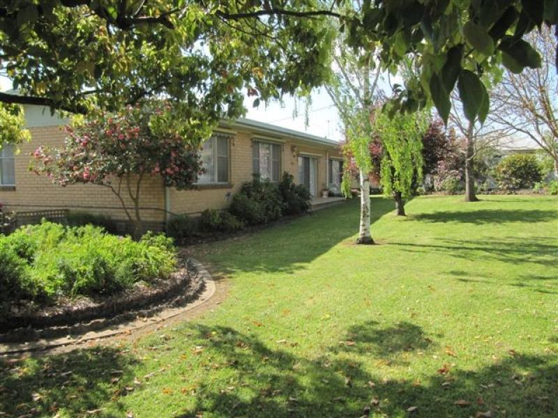 8 Miller Cres, Hamilton, VIC 3300