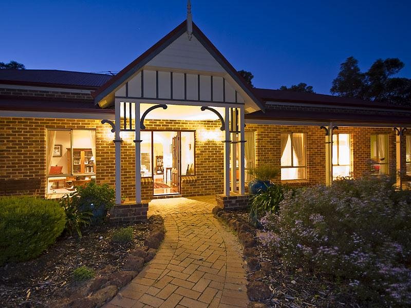 14 Protector Grove, Roleystone, WA 6111