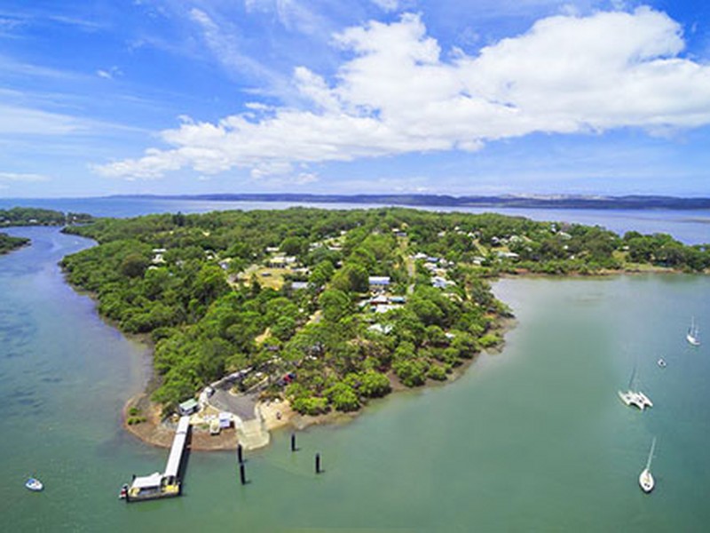 15 Helen Parade, Lamb Island, QLD 4184