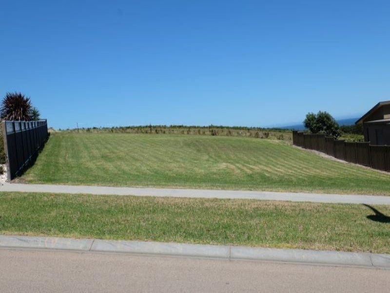 43 Country Club Drive, Lakes Entrance, VIC 3909