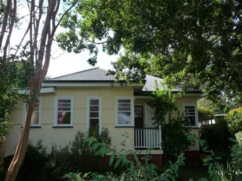 27 Geoffrey Street Mount Lofty Qld 4350 Property Details