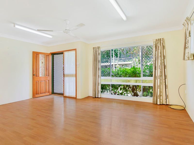 20 Carnation Drive, Mooroobool, QLD 4870