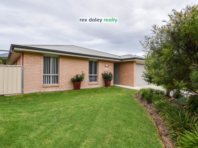 Unit 4/74 Froude Street, Inverell, NSW 2360 Property Details