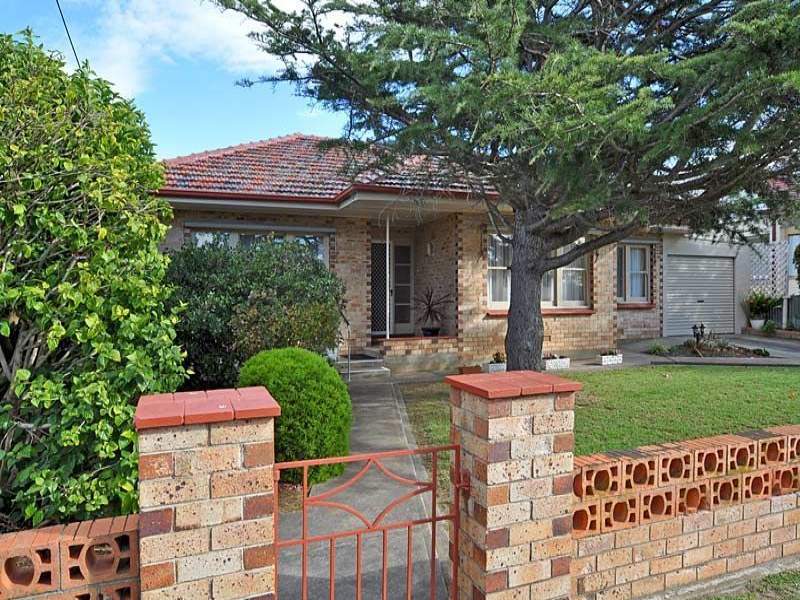 11 Pine Avenue, Victor Harbor, SA 5211